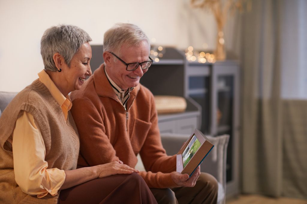 Elder people using Familink frame new feature: videos